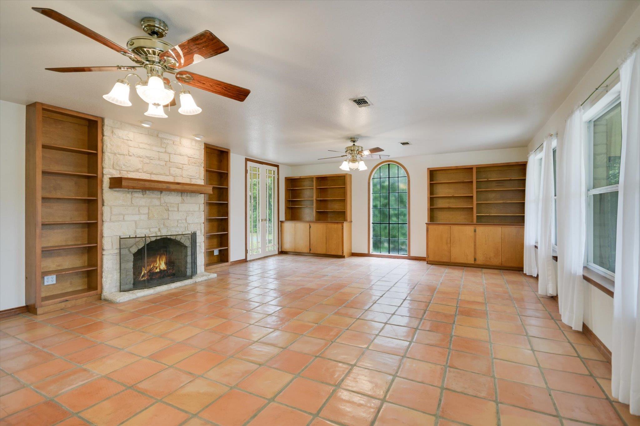 9438 Circle DR