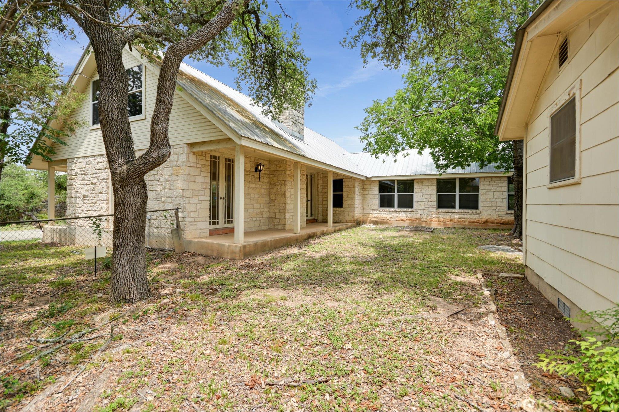 9438 Circle DR