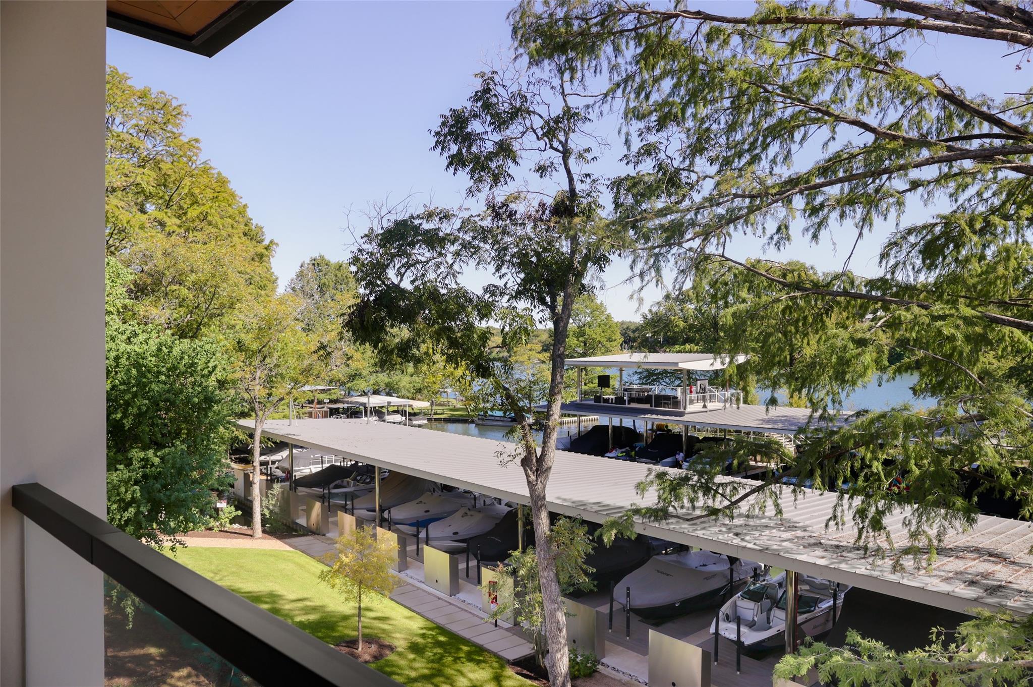 2503 Westlake DR # 201