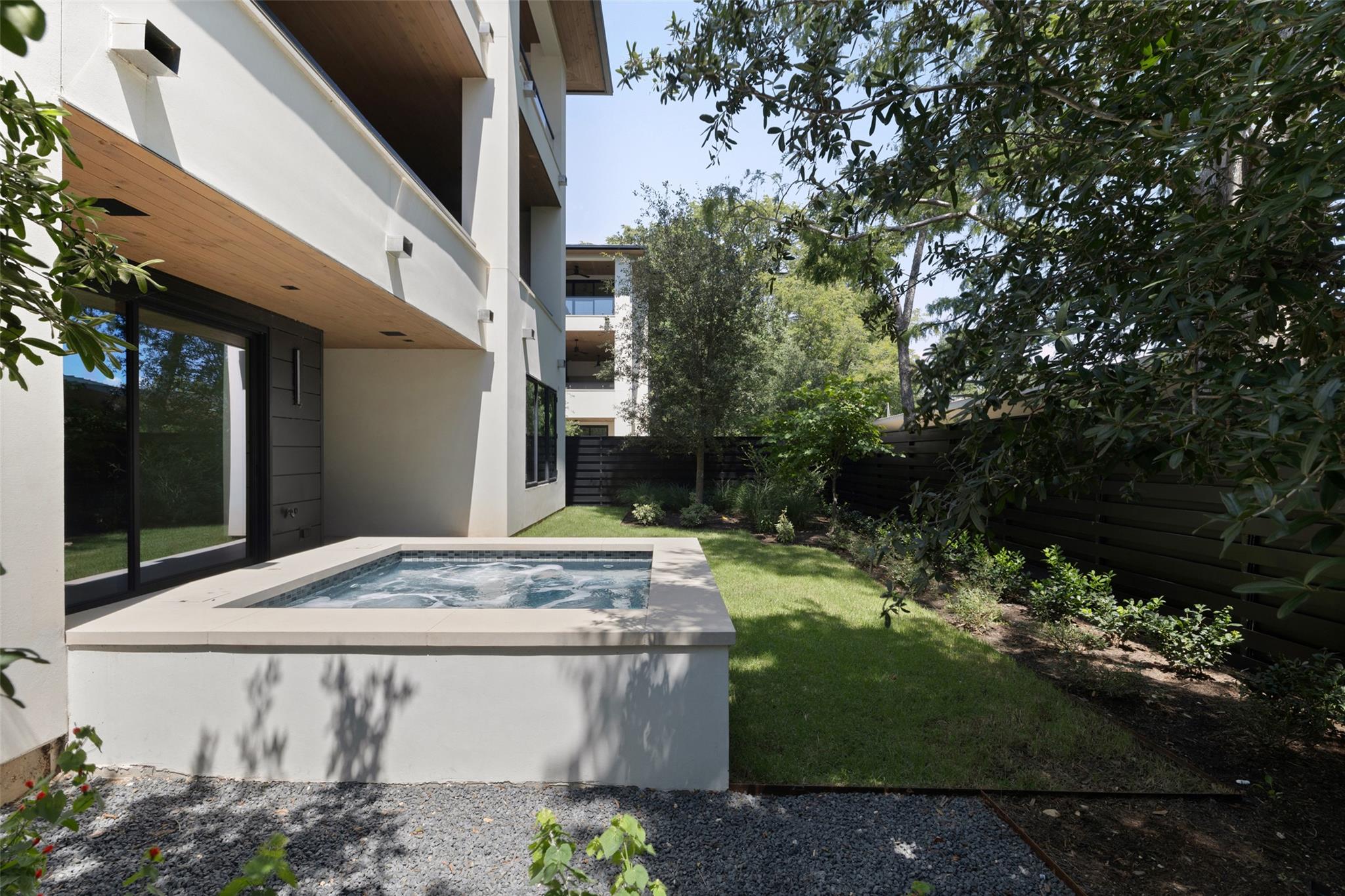 2503 Westlake DR # 201