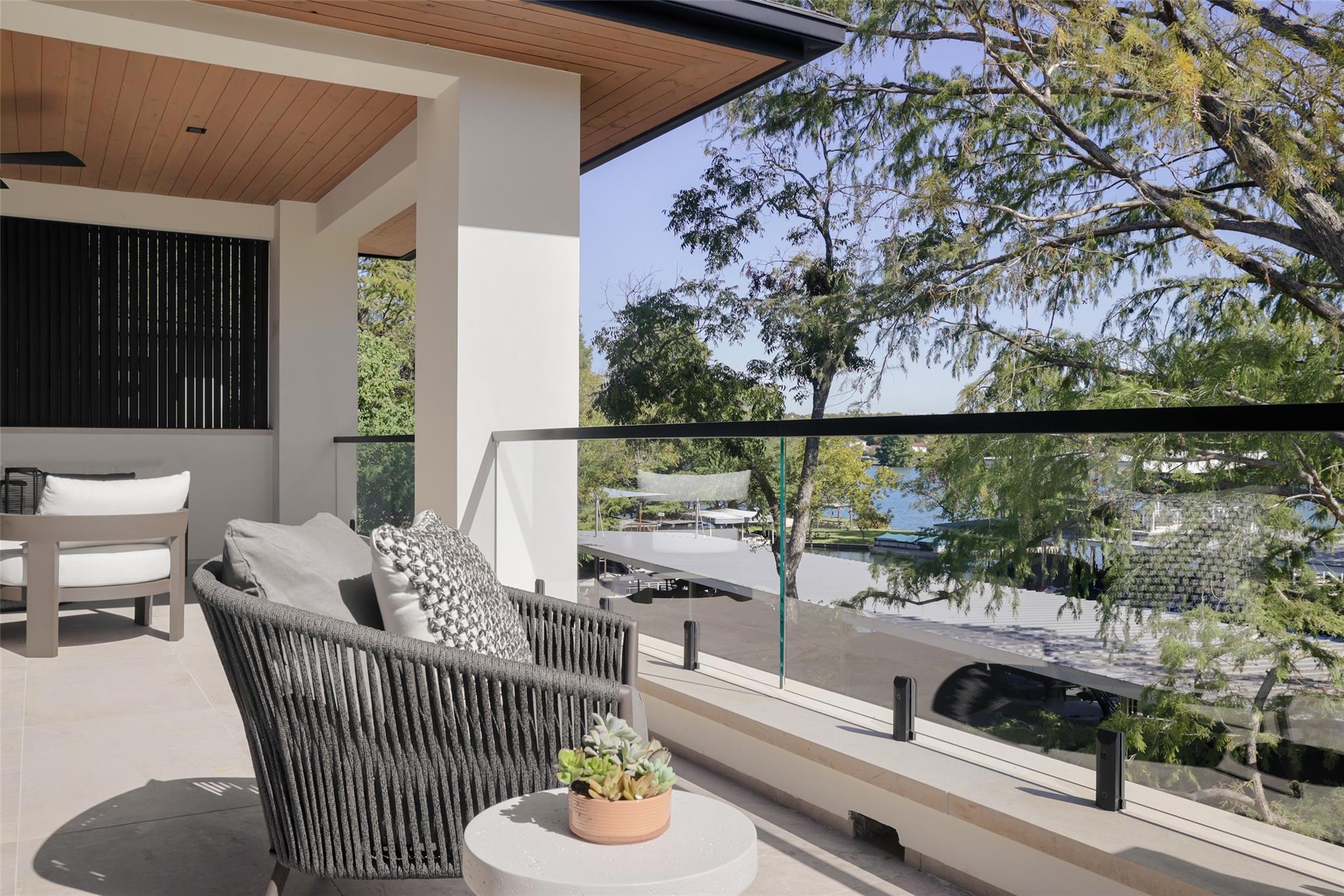 2503 Westlake DR # 201