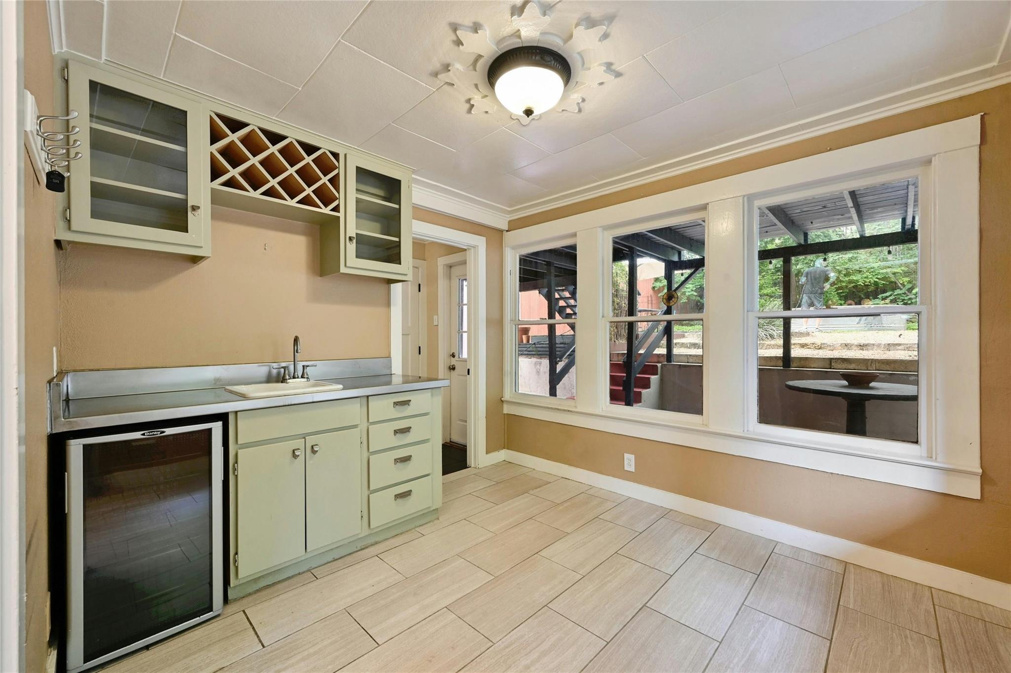 507 E LIVE OAK ST