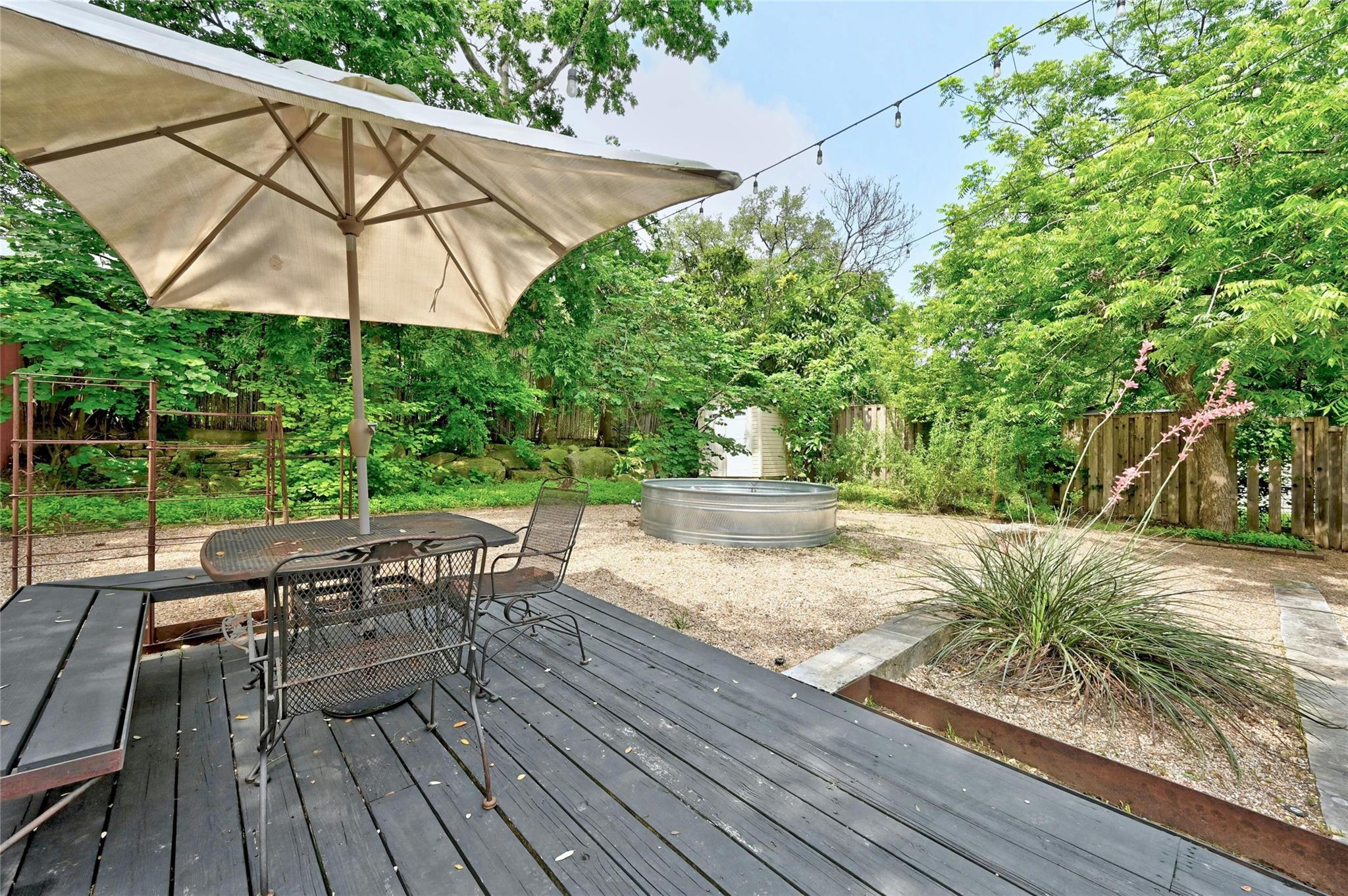 507 E LIVE OAK ST