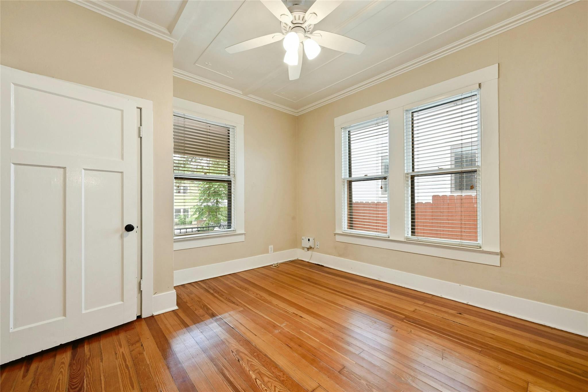 507 E LIVE OAK ST