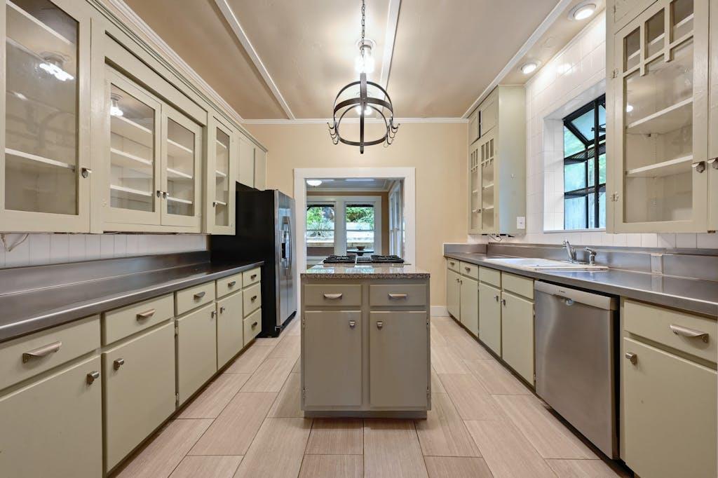 507 E LIVE OAK ST