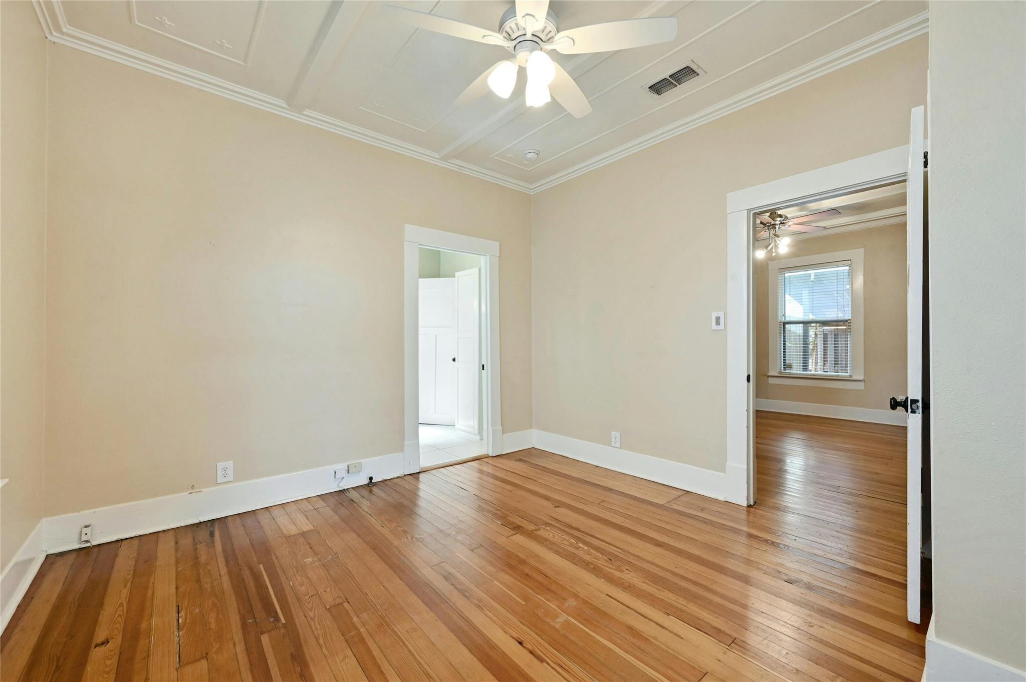 507 E LIVE OAK ST