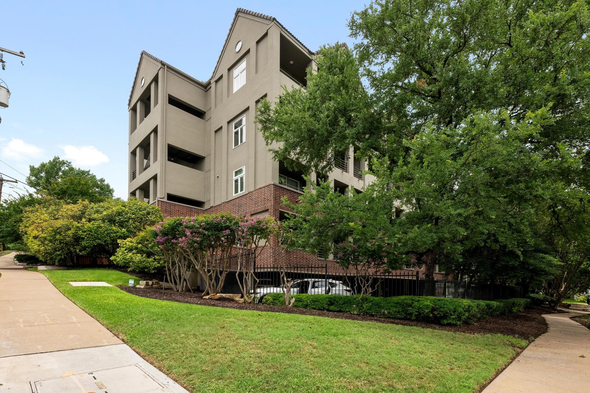 1200 BAYLOR ST # 403