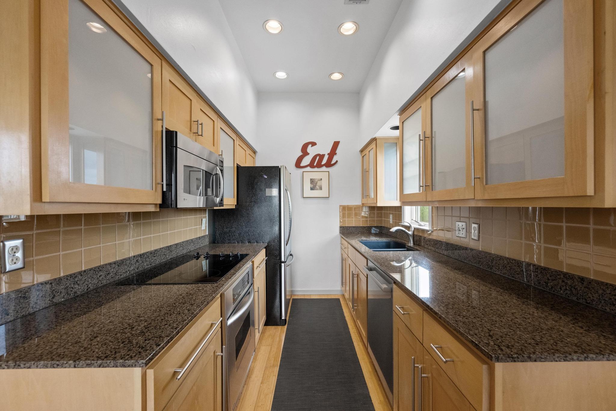 1200 BAYLOR ST # 403