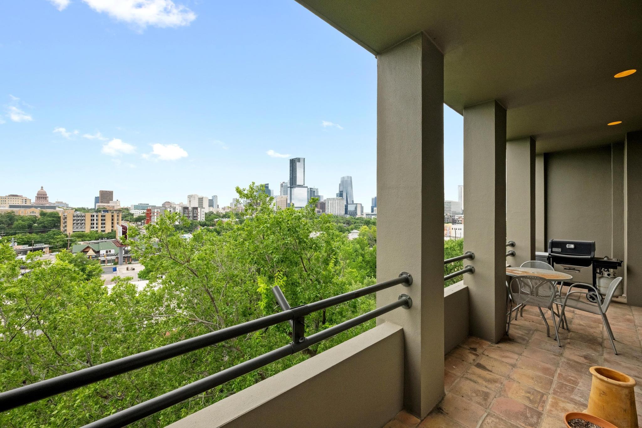 1200 BAYLOR ST # 403