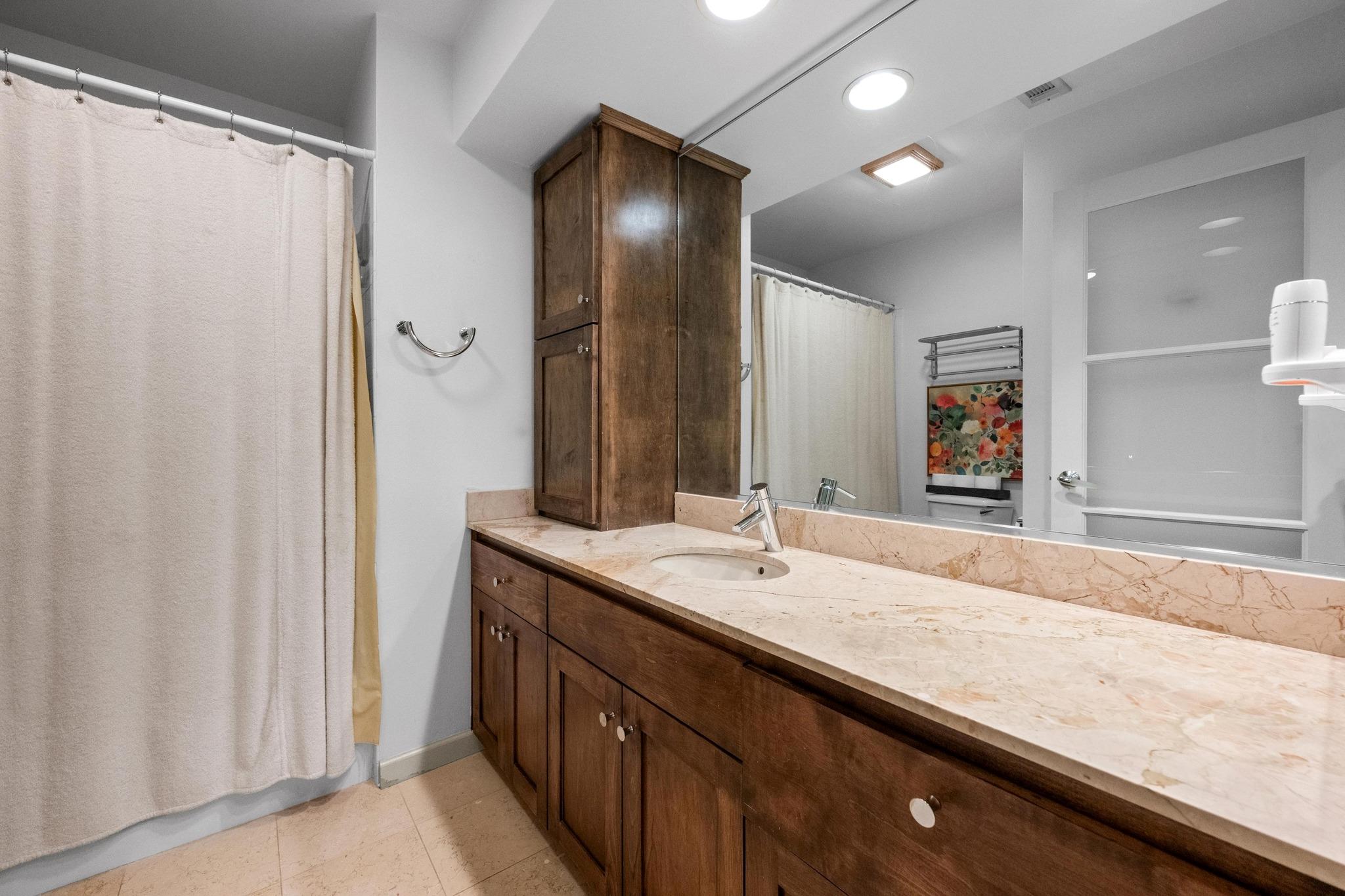 1200 BAYLOR ST # 403