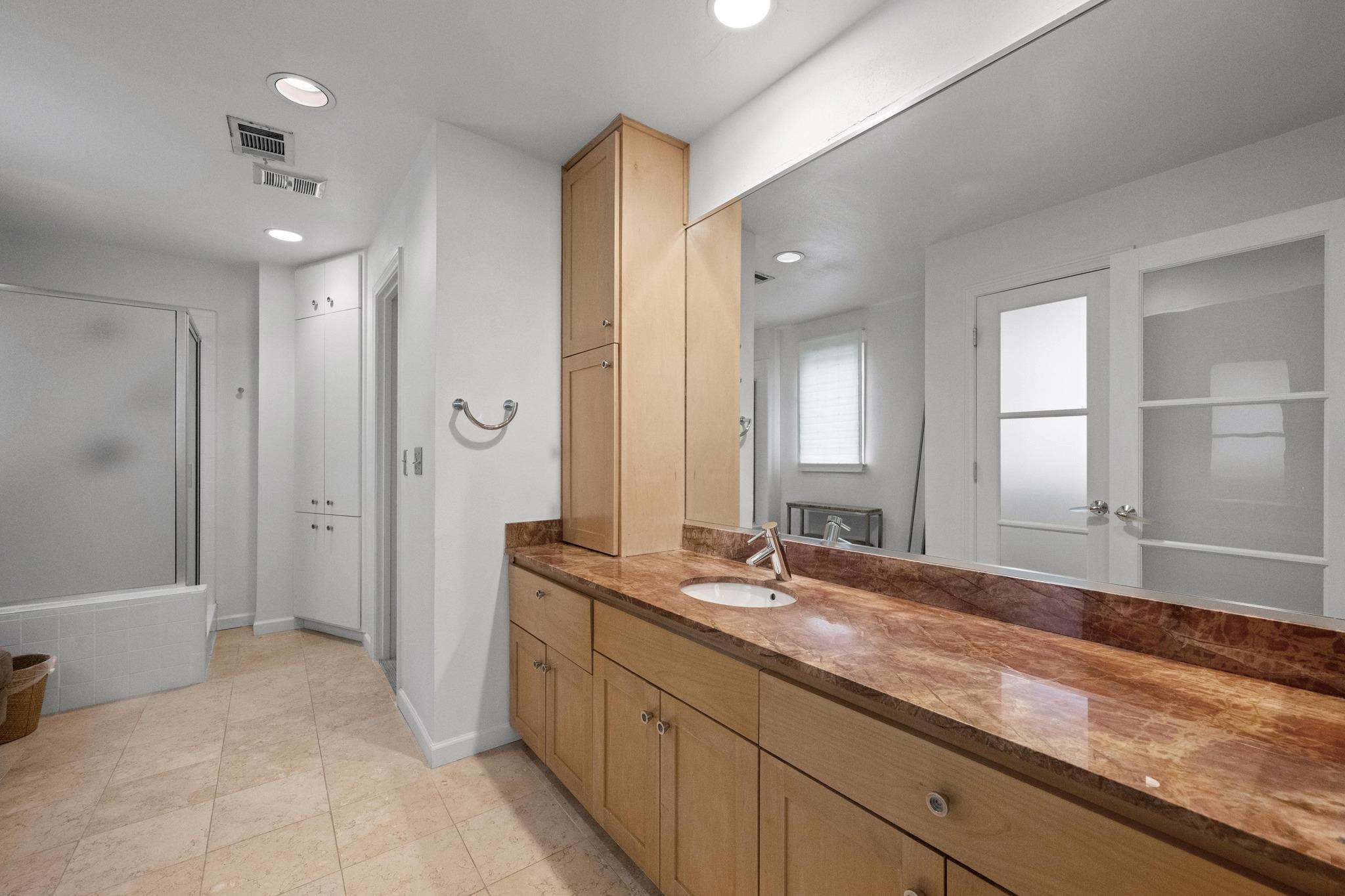 1200 BAYLOR ST # 403