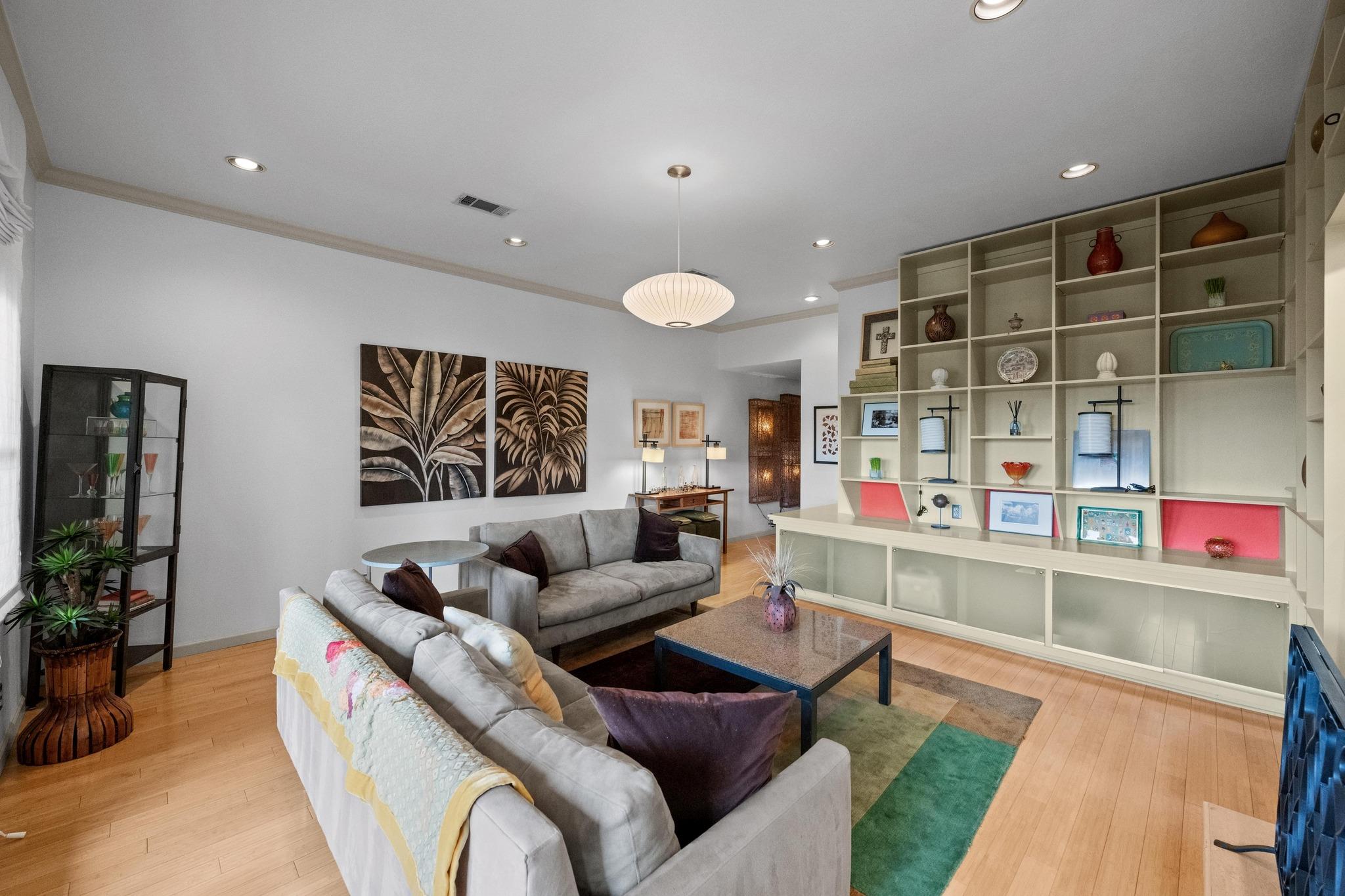 1200 BAYLOR ST # 403
