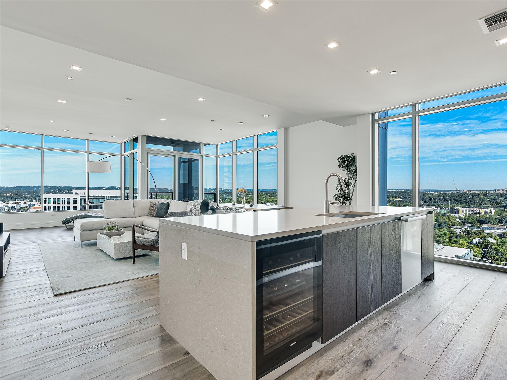 501 West Ave # 2004