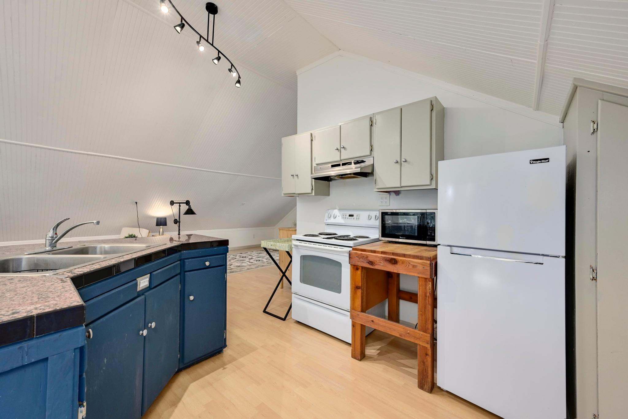 1603 Taylor Gaines ST