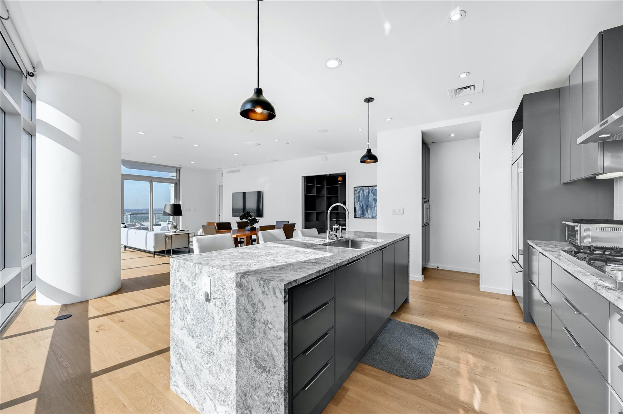 200 Congress Ave Unit: 32SE