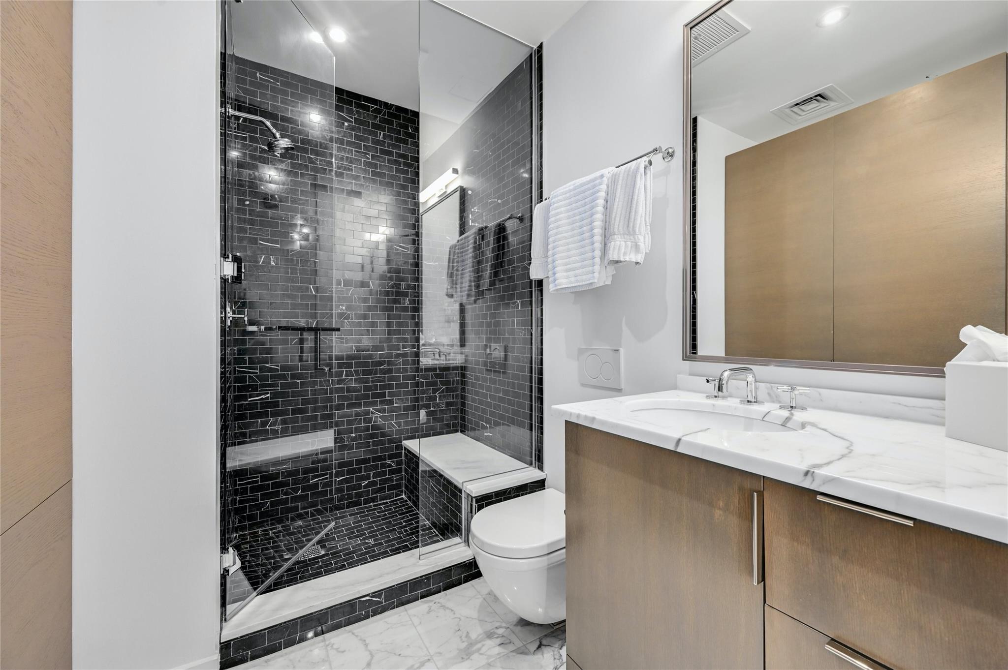 200 Congress Ave Unit: 32SE