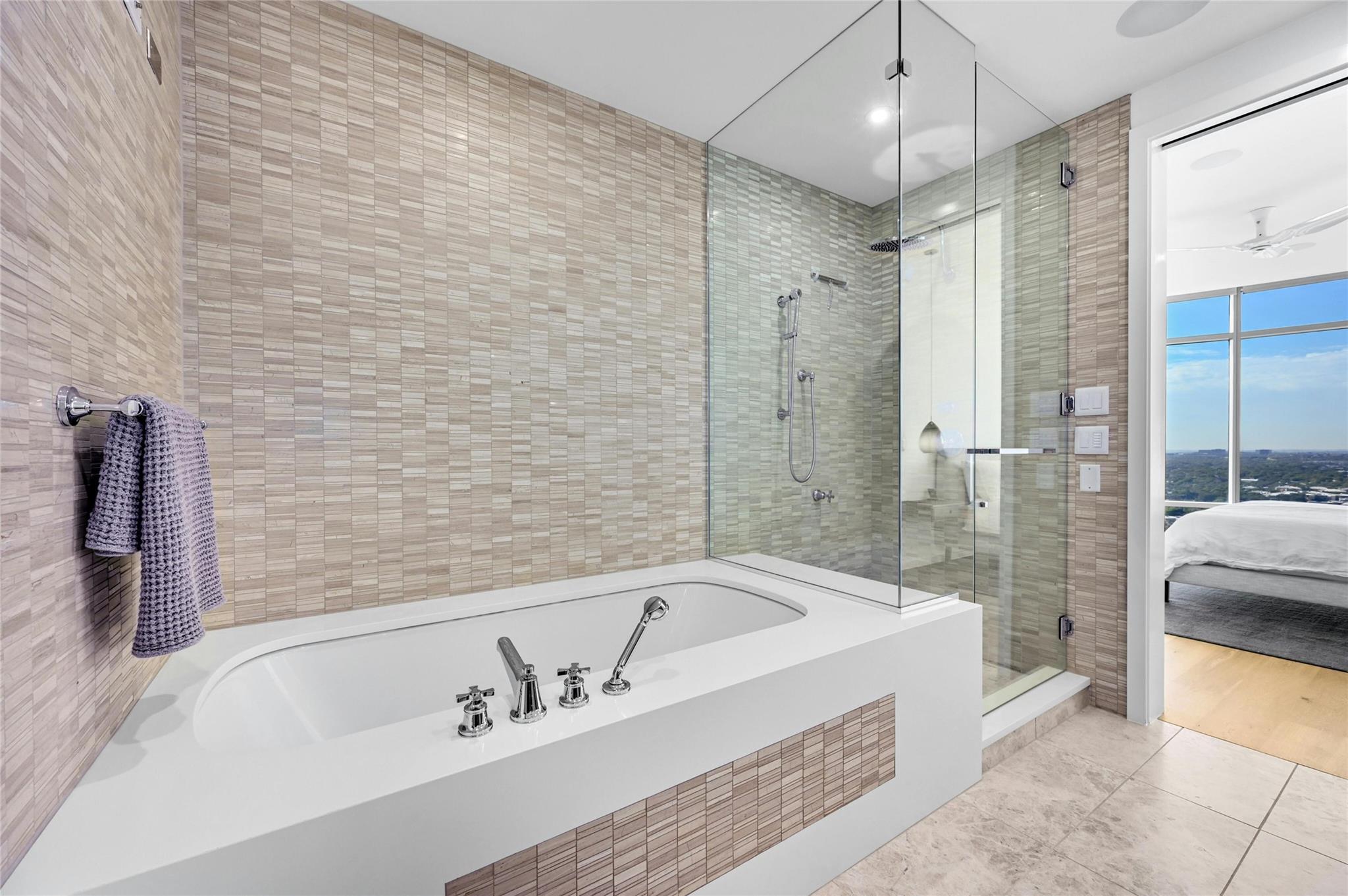 200 Congress Ave Unit: 32SE