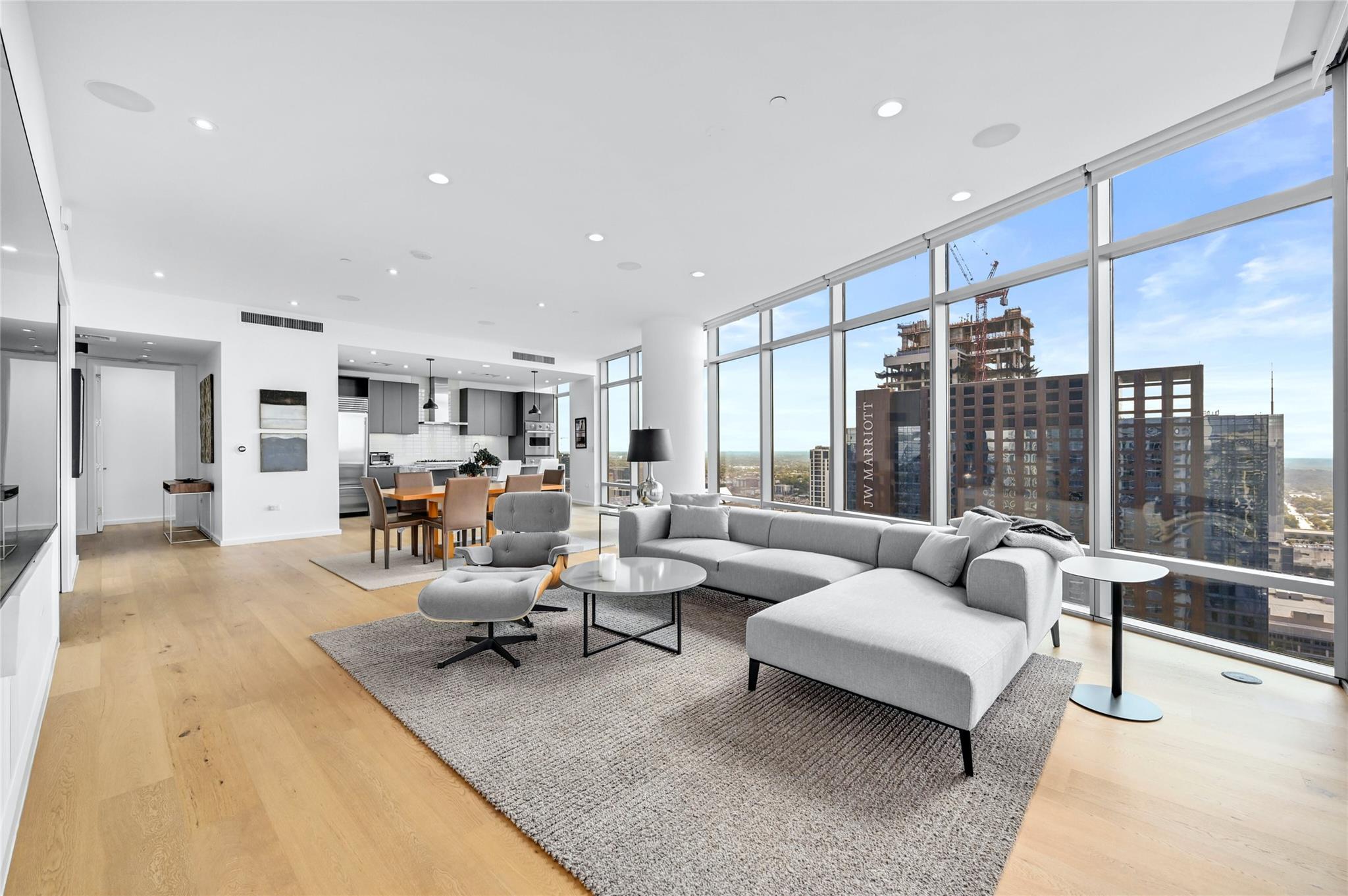 200 Congress Ave Unit: 32SE