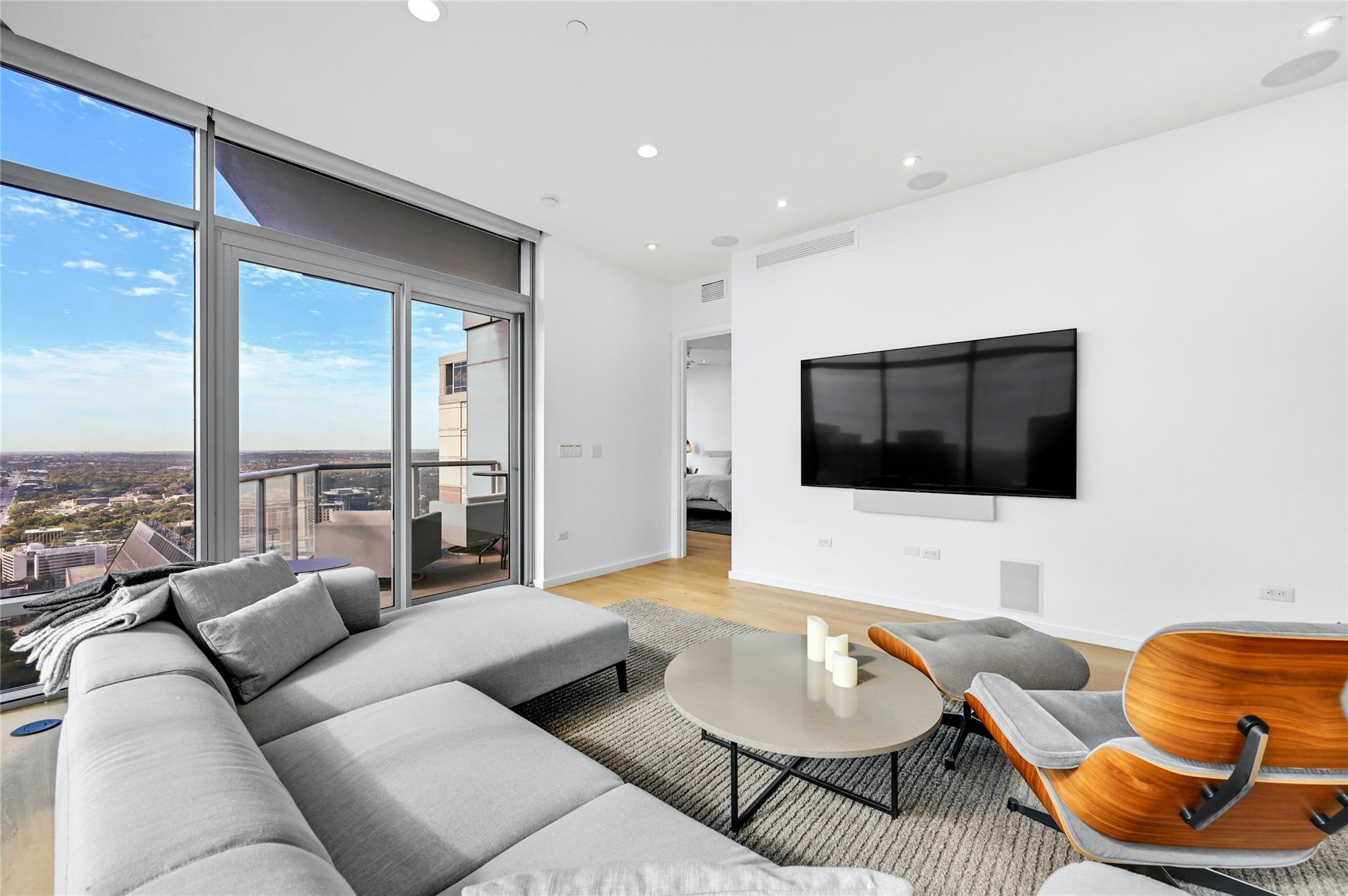 200 Congress Ave Unit: 32SE