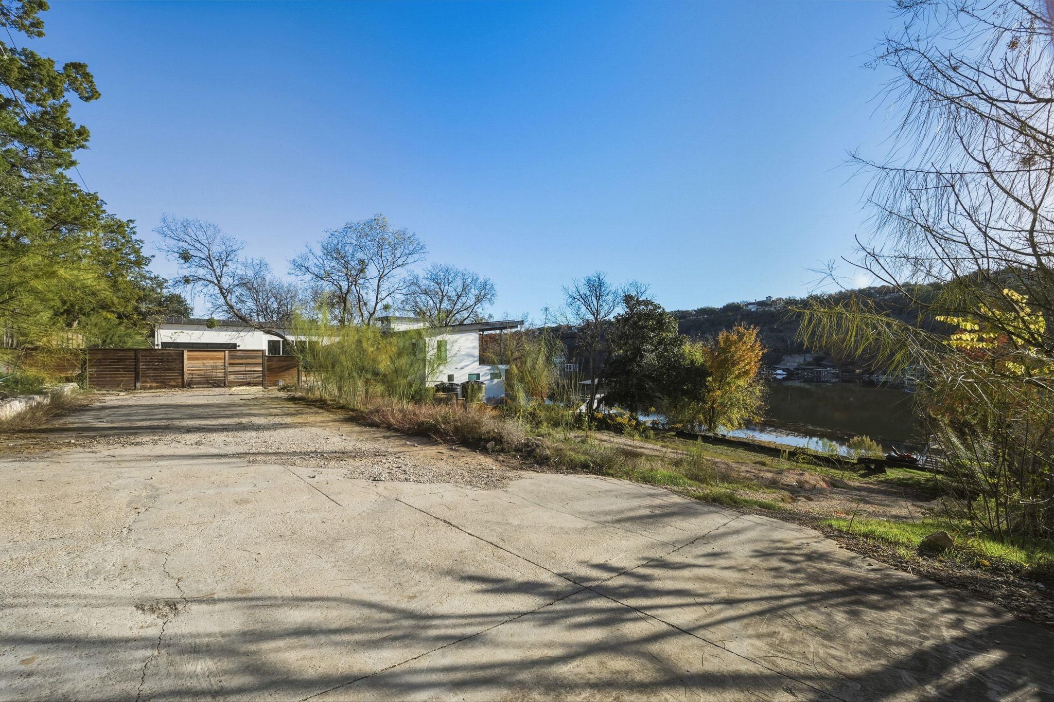 3607 Robbins RD