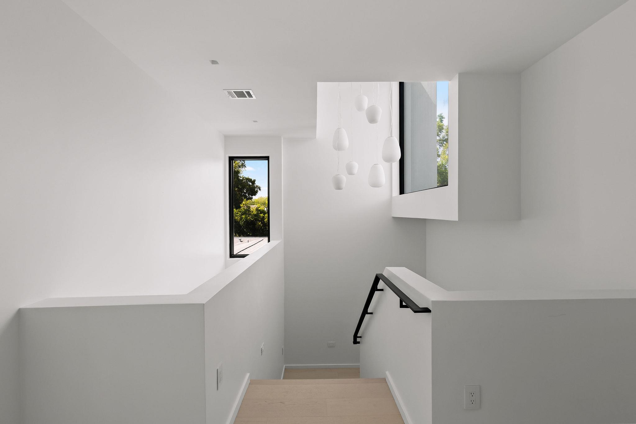 3007 Locke LN