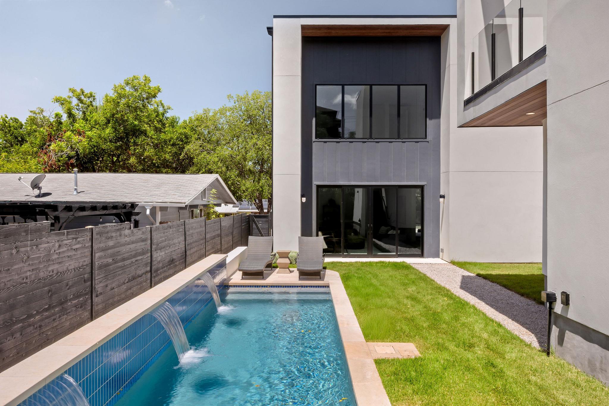 3007 Locke LN
