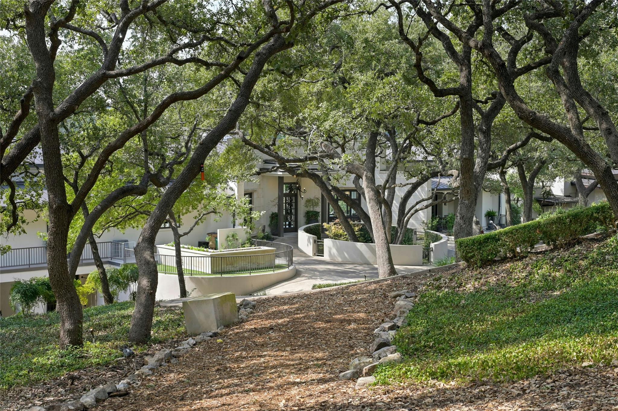 4705 & 4709 Island CV