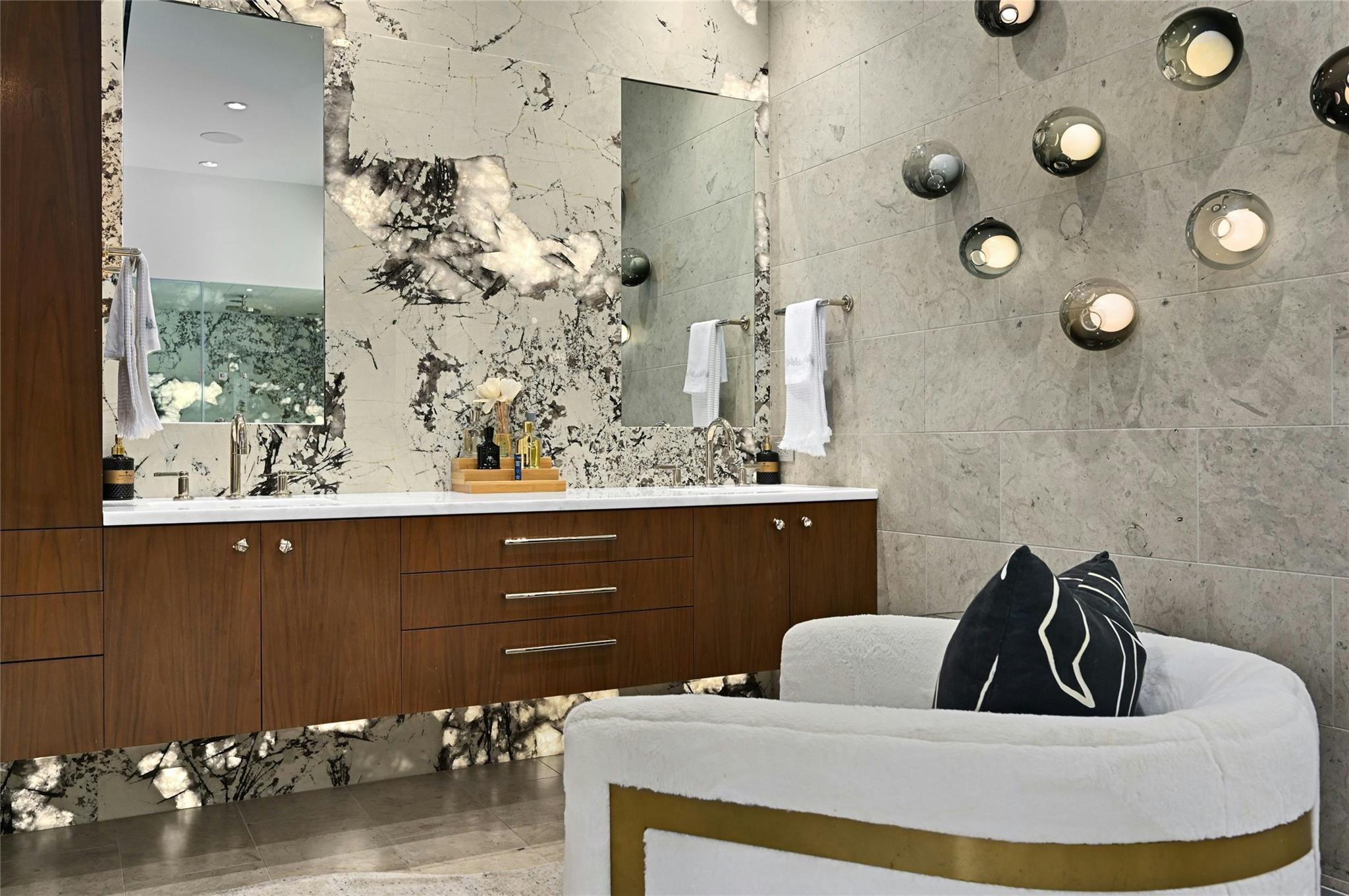 4705 & 4709 Island CV