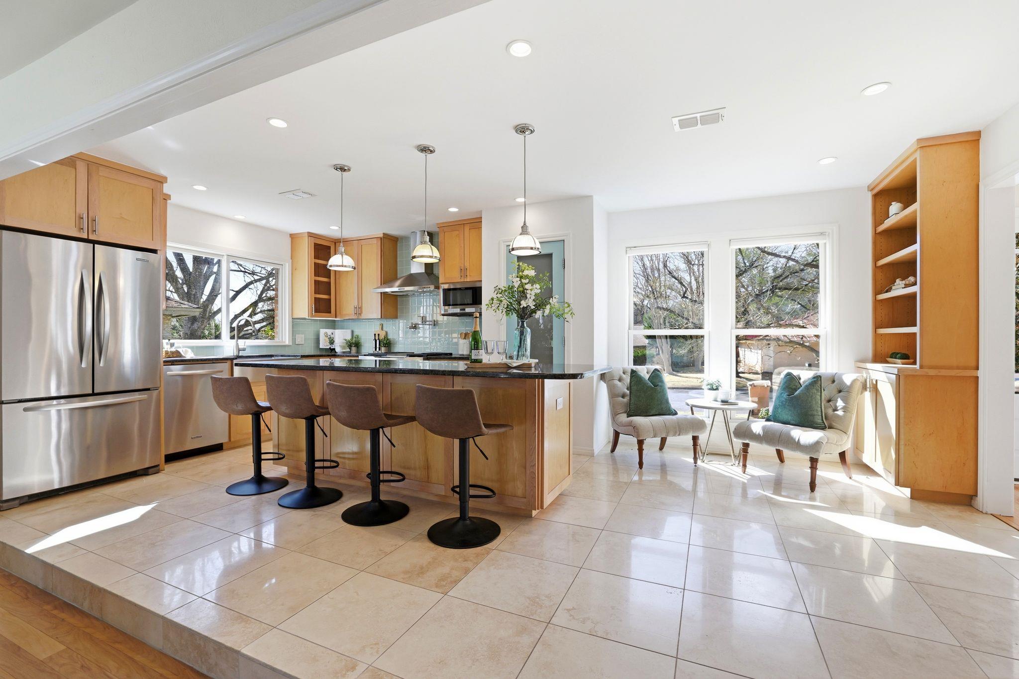 3500 Peregrine Falcon DR