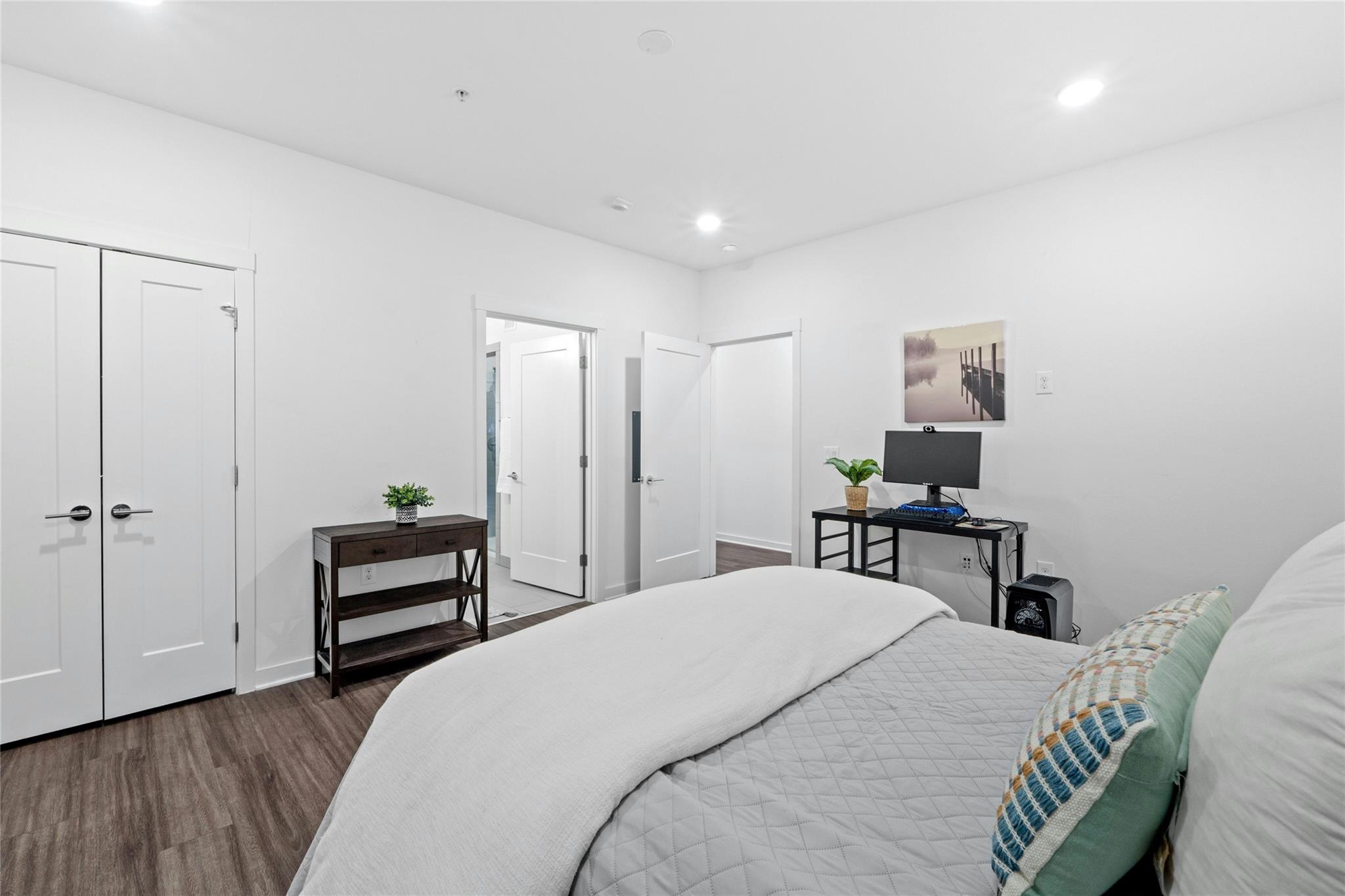 4361 S Congress Ave # 402