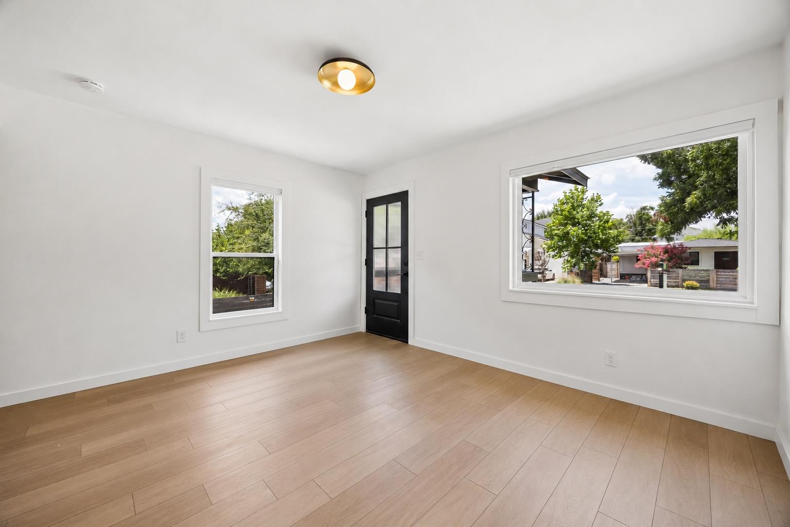 3013 E 14th 1/2 ST