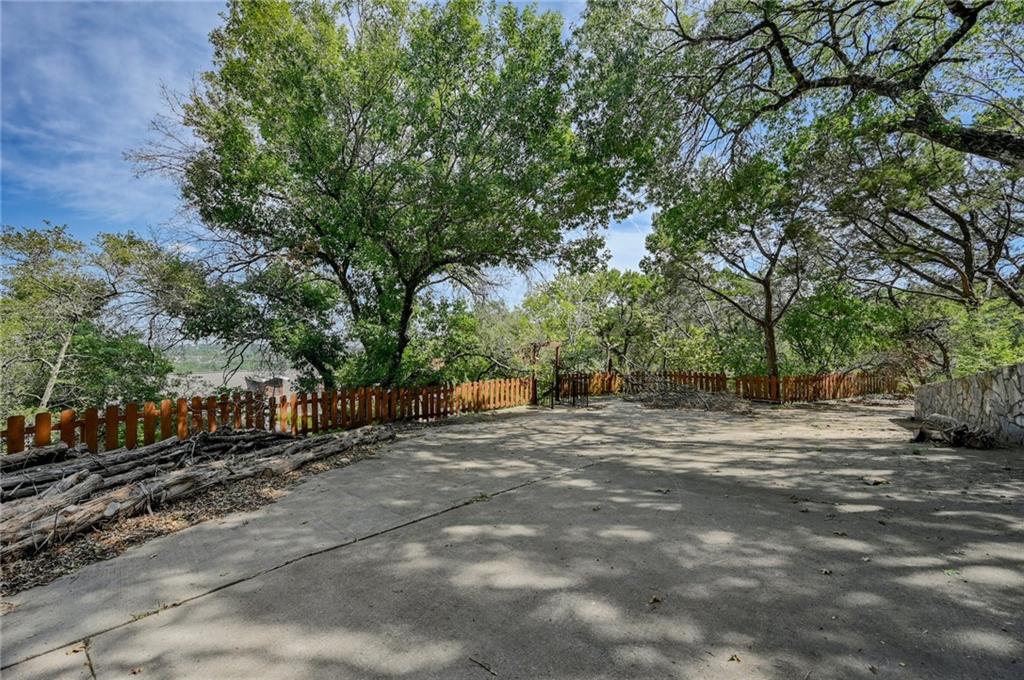 1302 Circle Ridge DR