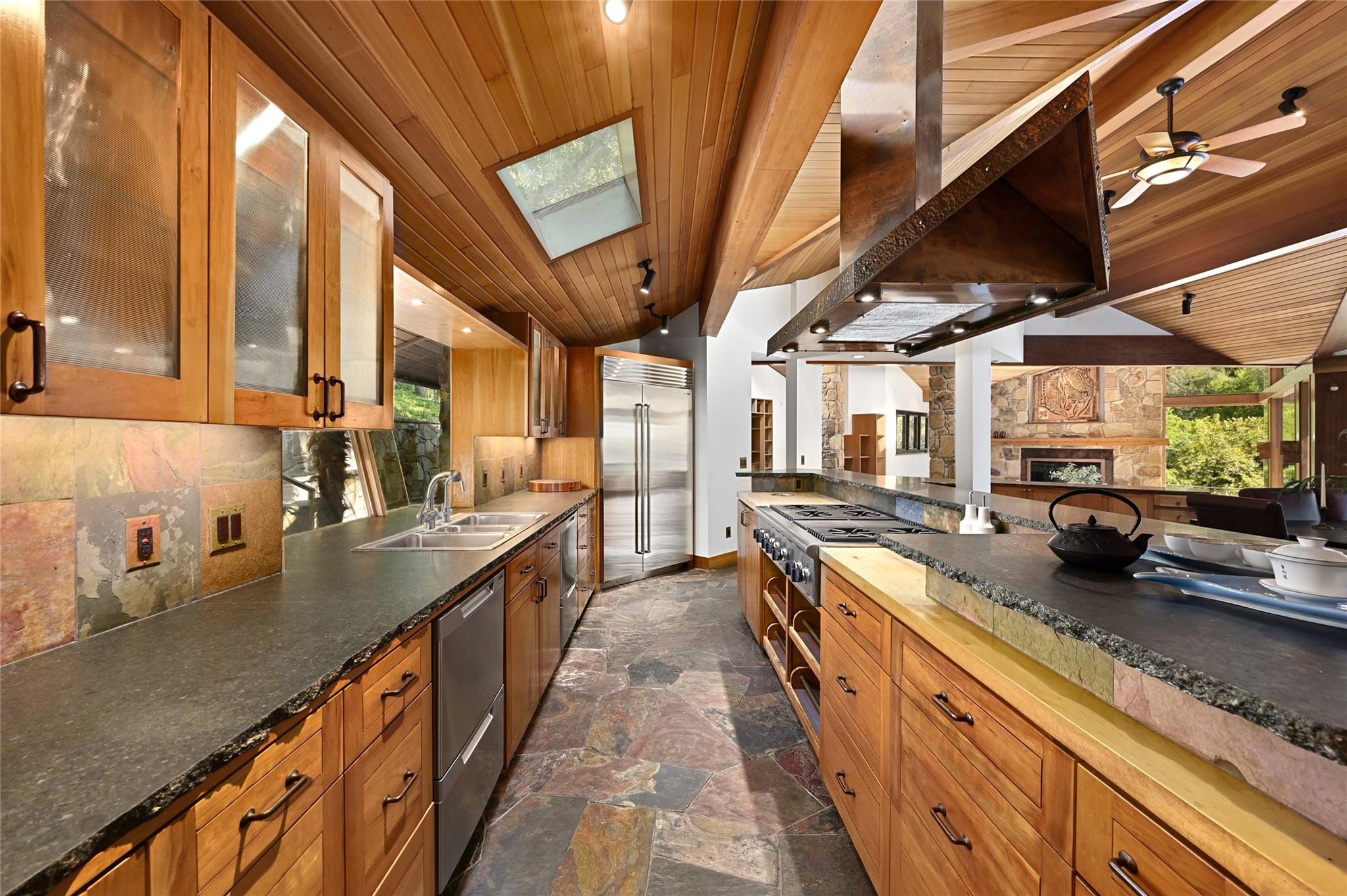 23 Hull CIR