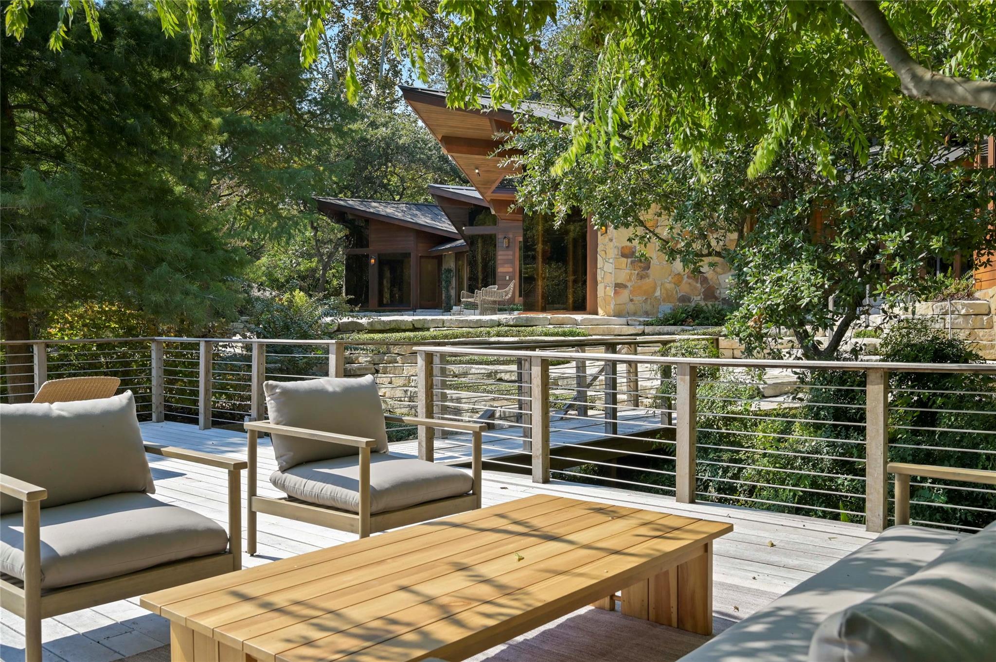 23 Hull CIR