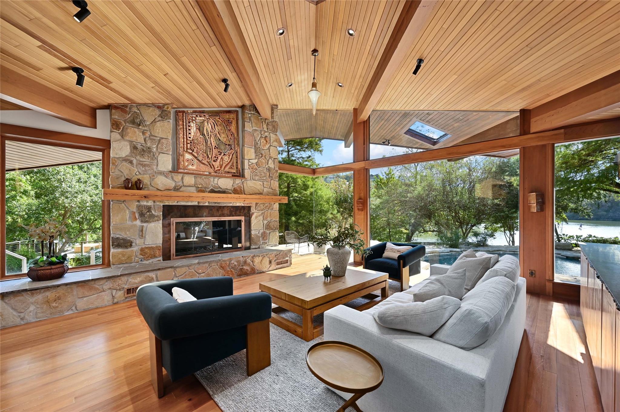 23 Hull CIR