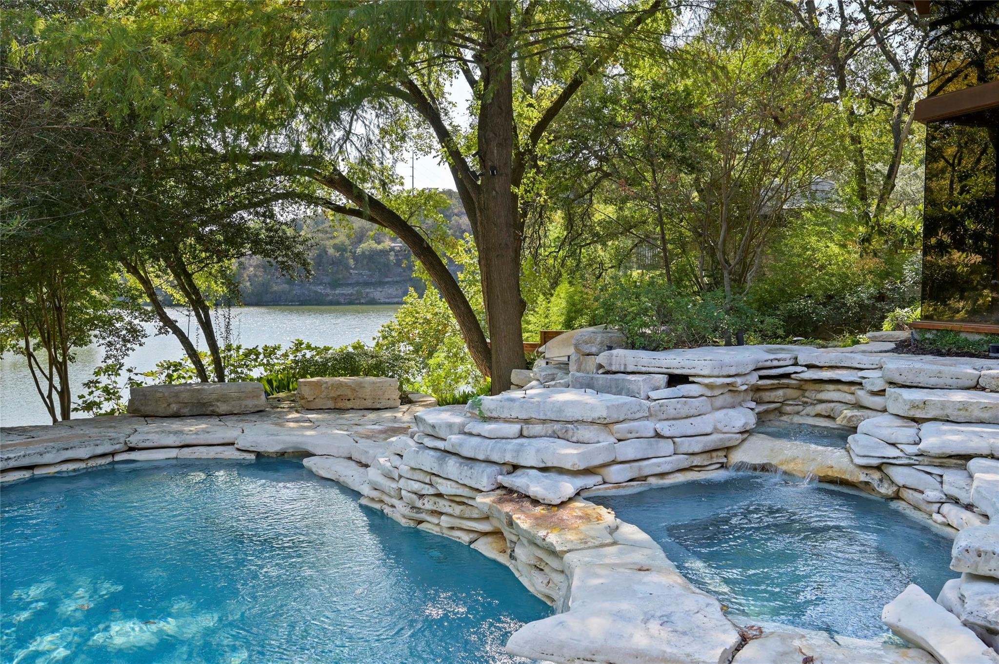 23 Hull CIR