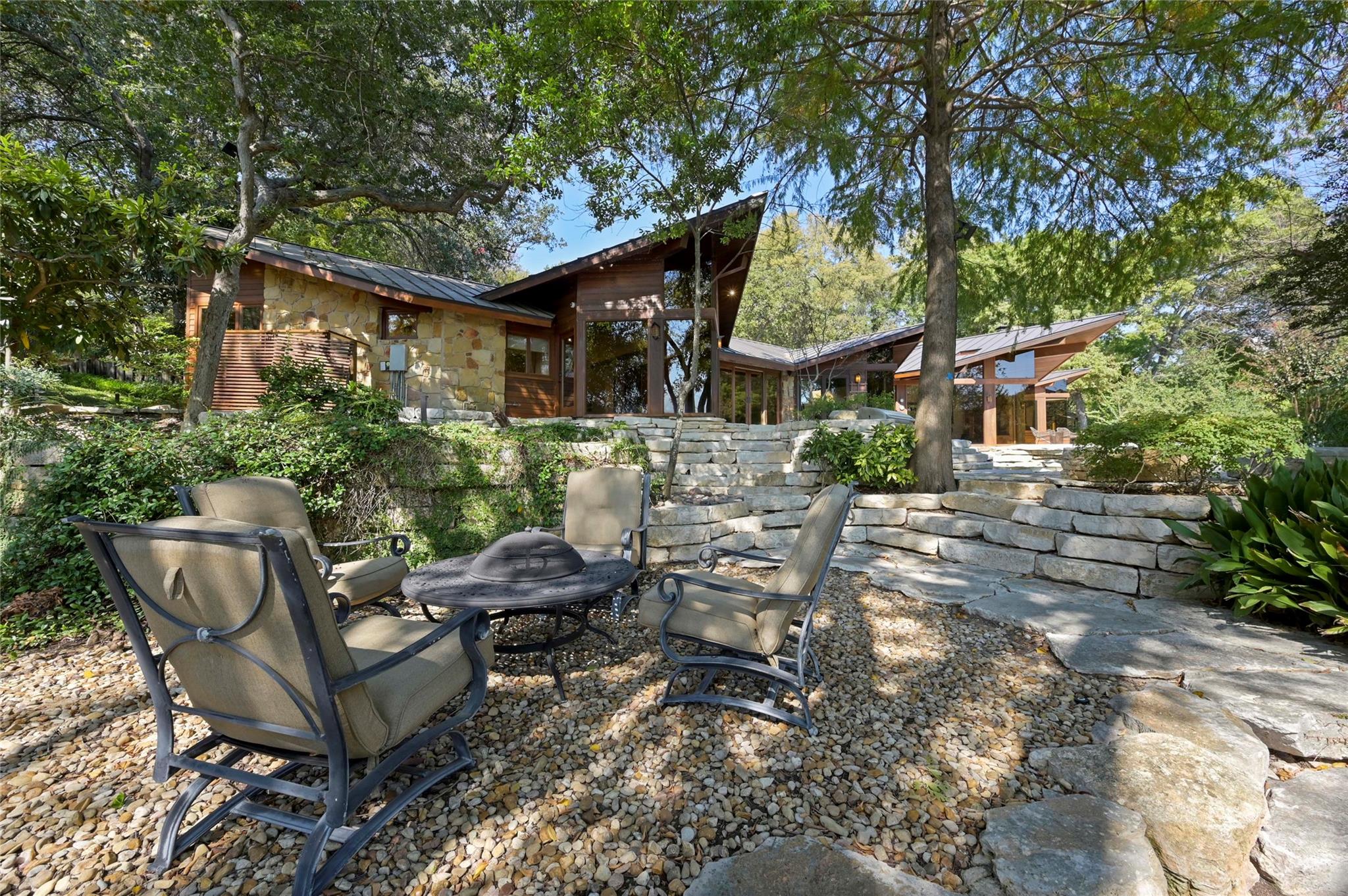 23 Hull CIR