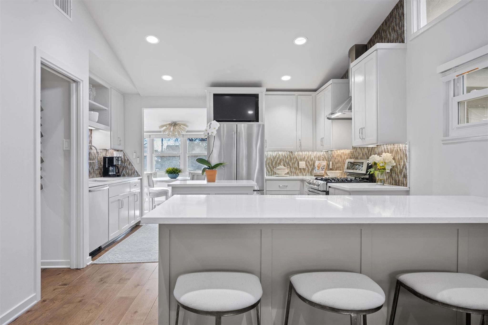 2703 White Horse TRL