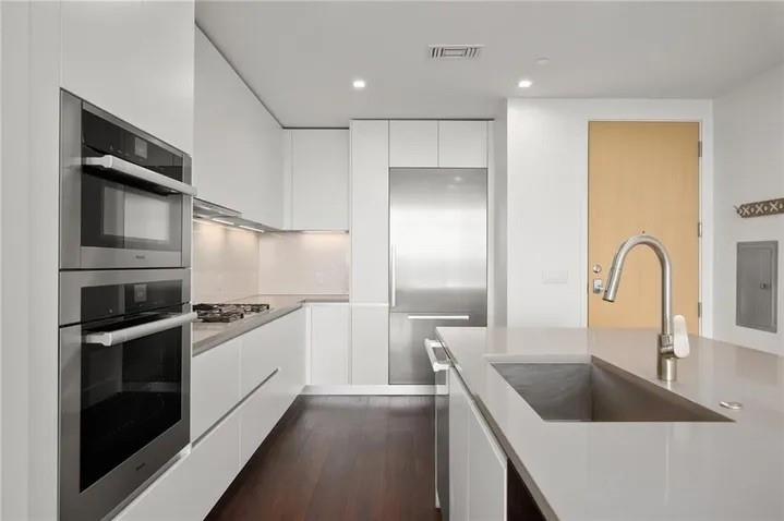 501 West Ave # 1402