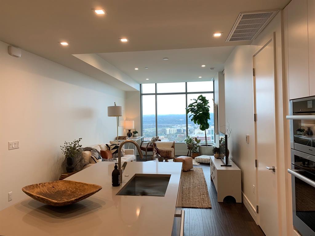 501 West Ave # 1402
