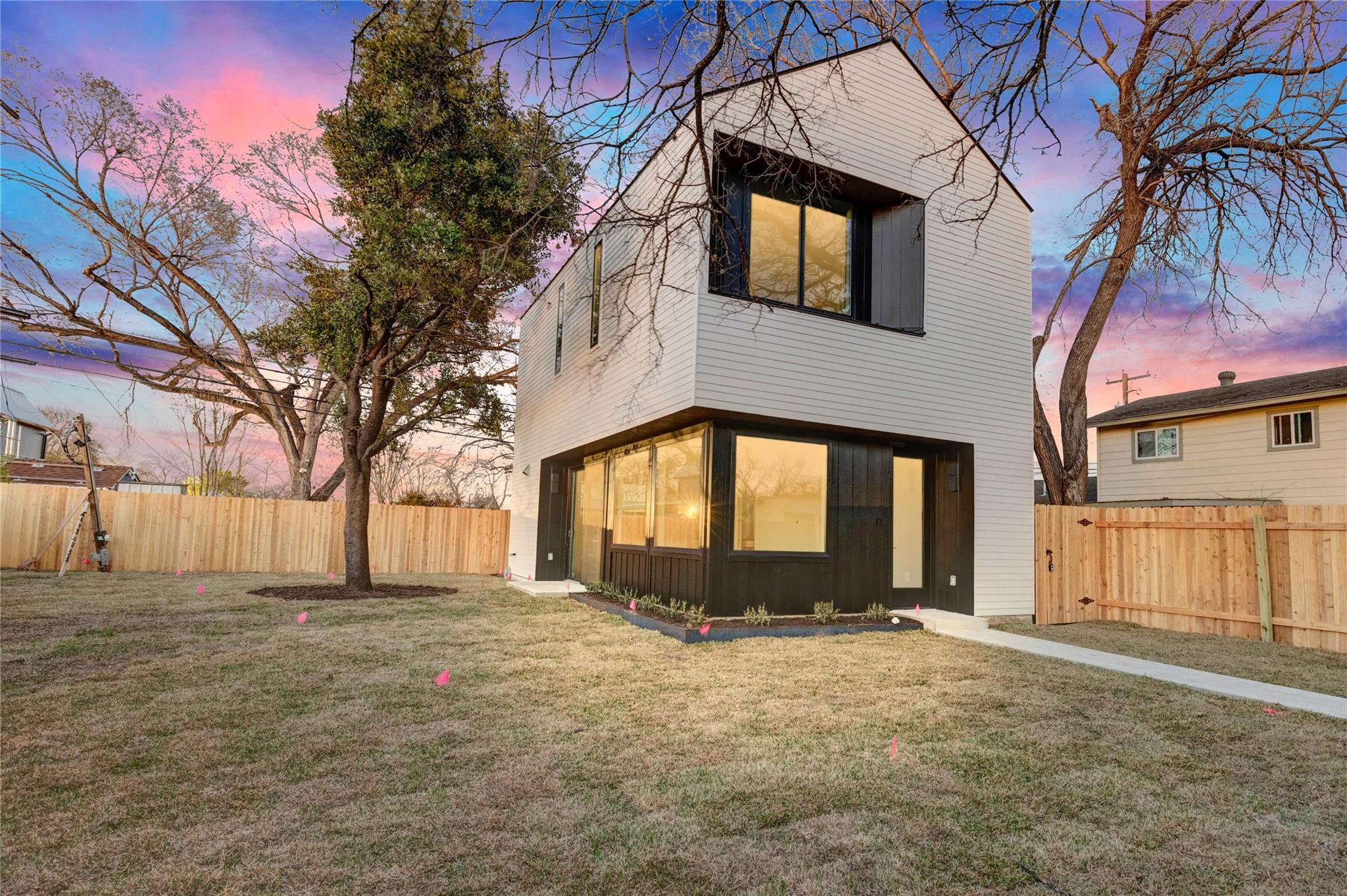 1804 Sylvan DR
