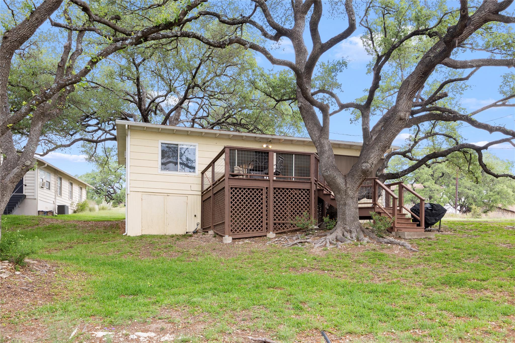 1131 Edgewater DR