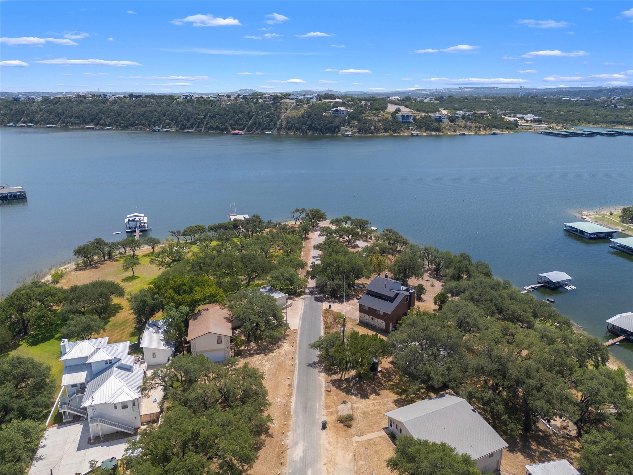 1131 Edgewater DR