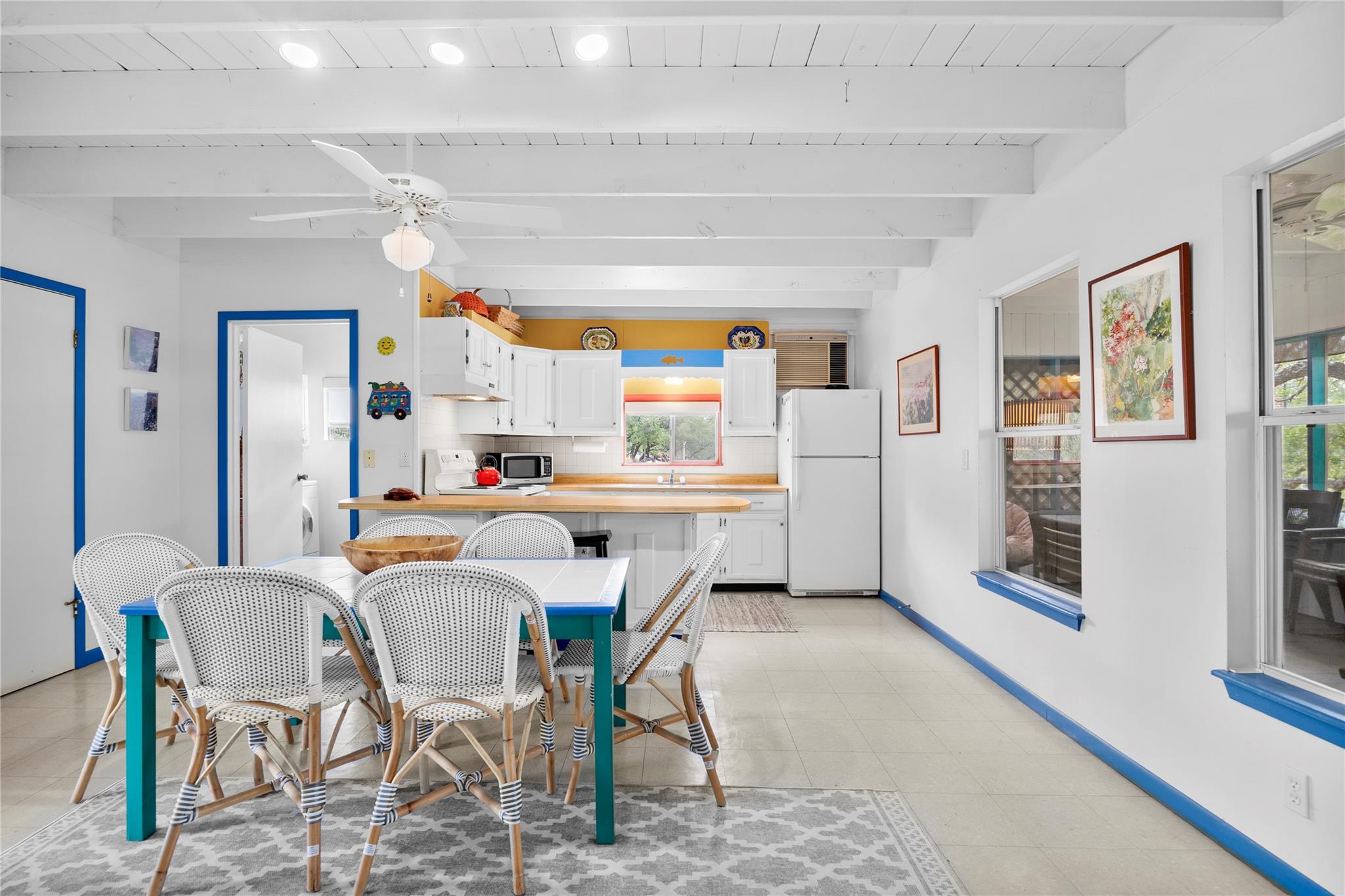 1131 Edgewater DR