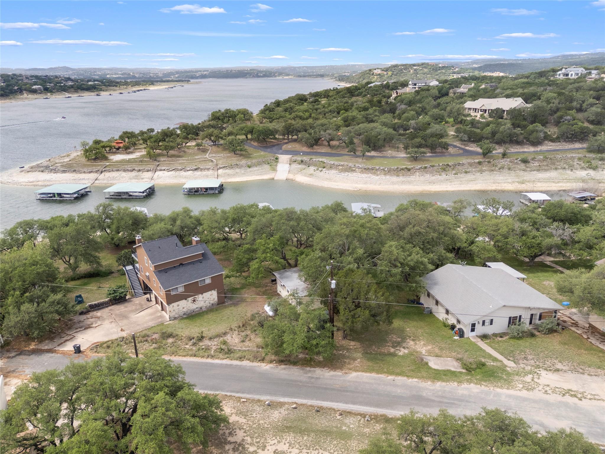 1131 Edgewater DR