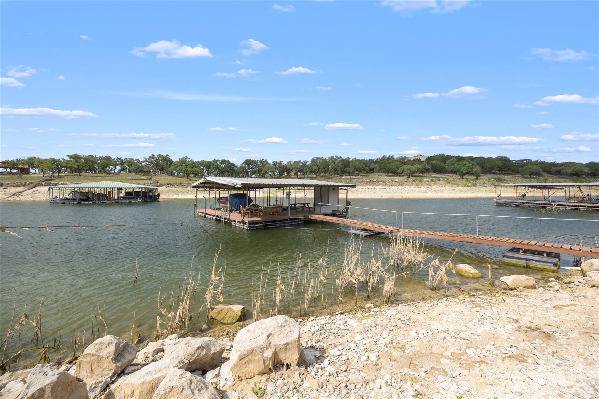 1131 Edgewater DR