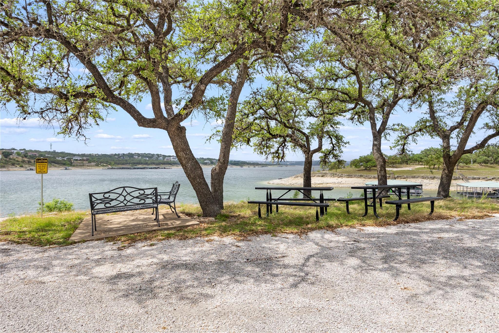 1131 Edgewater DR
