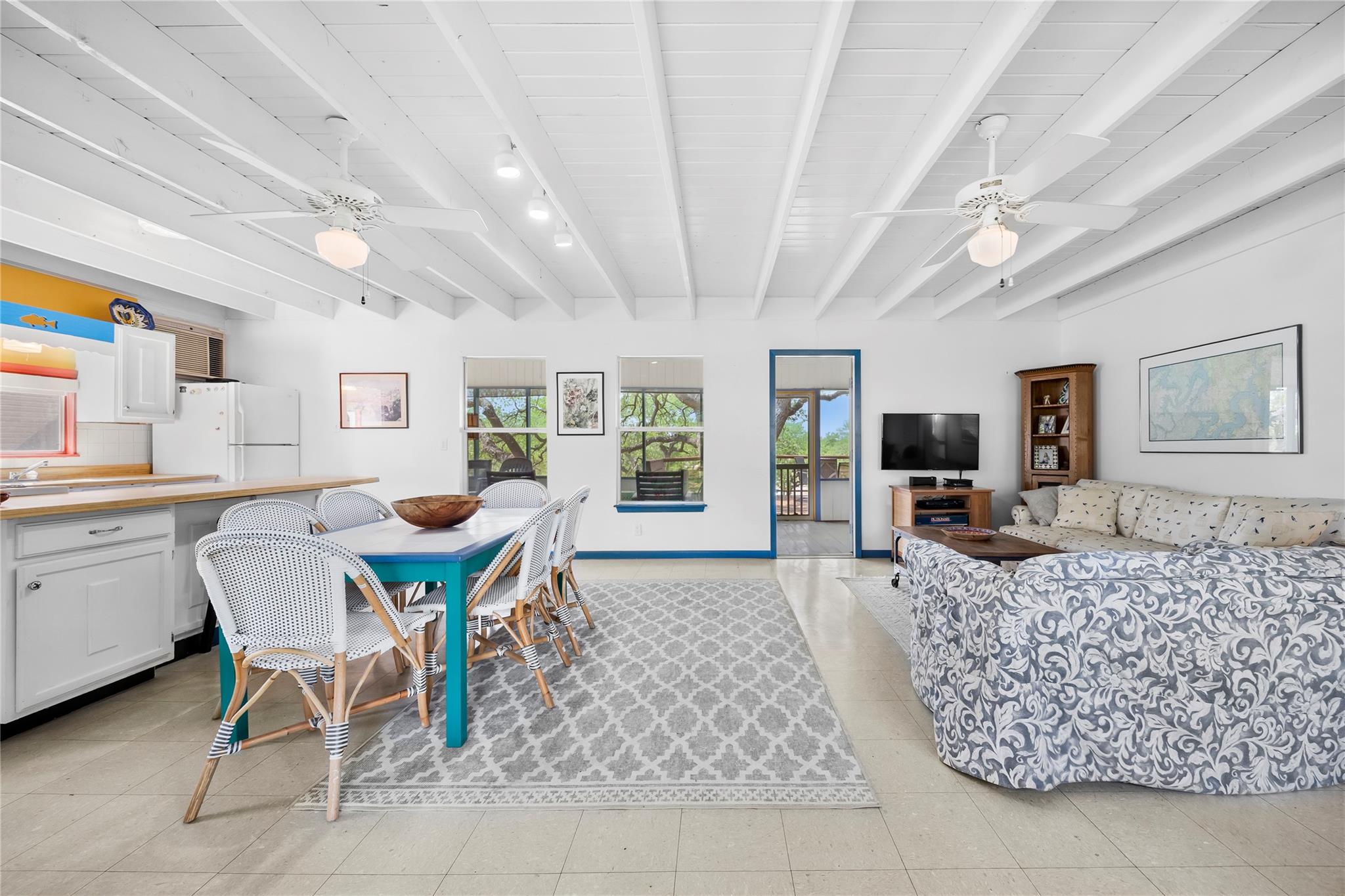 1131 Edgewater DR