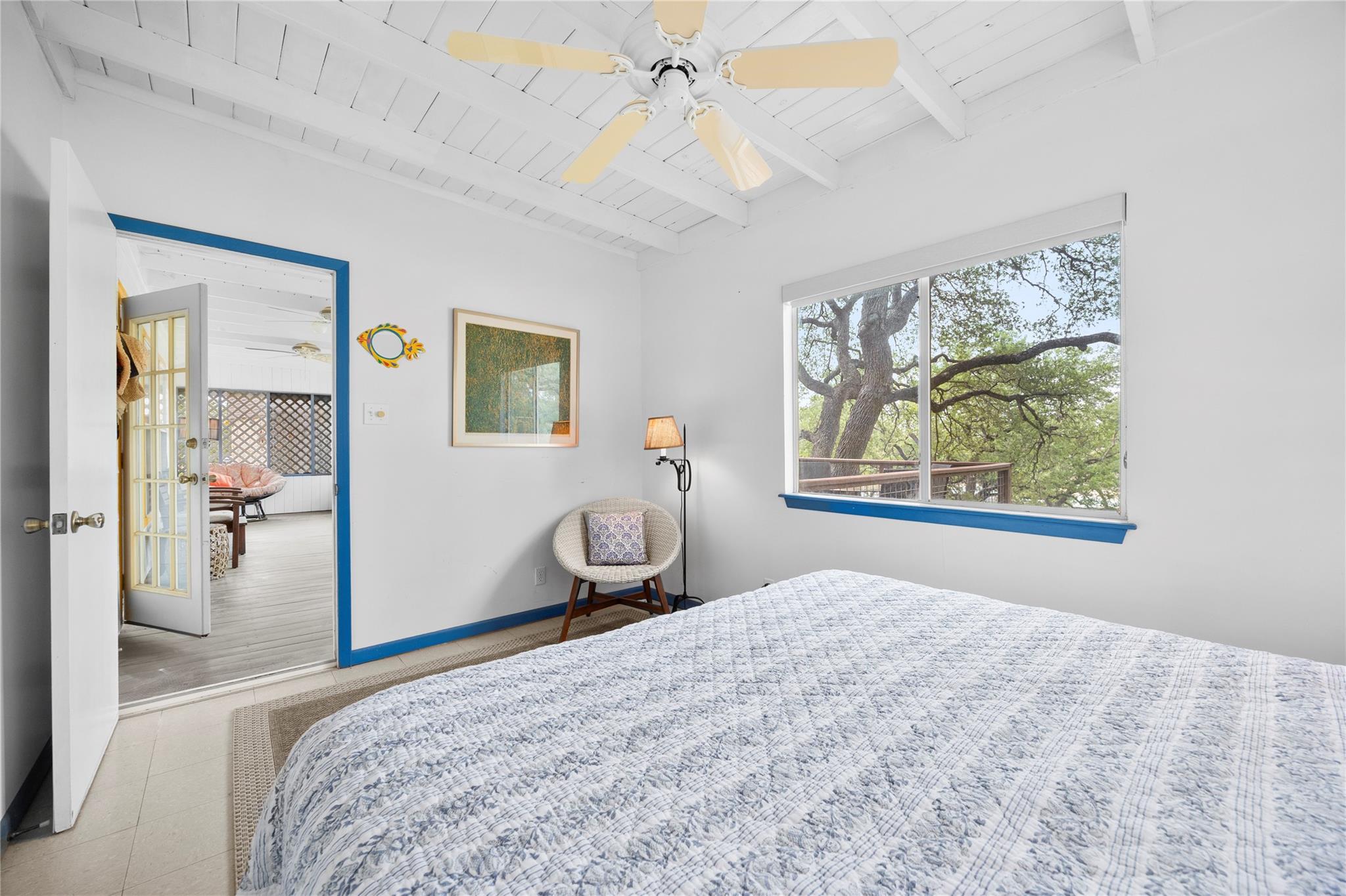 1131 Edgewater DR