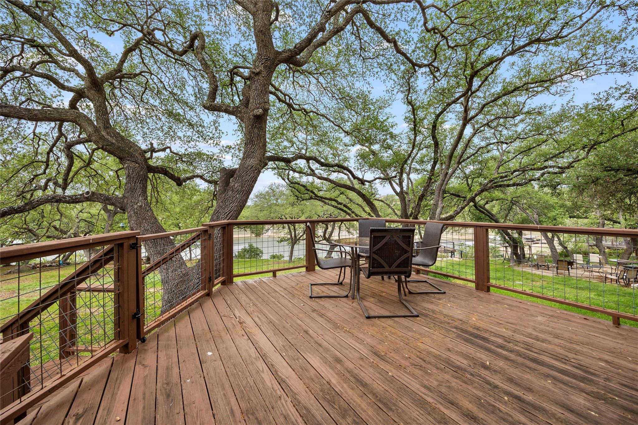 1131 Edgewater DR
